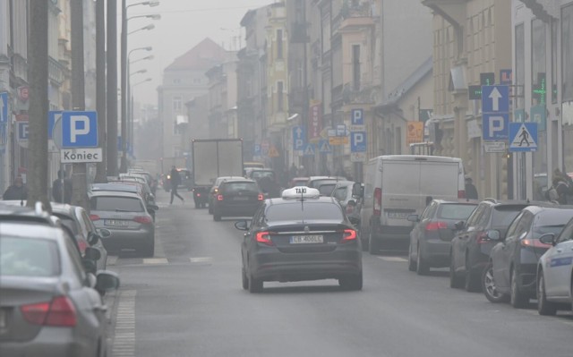 Smog co roku zabija tysiące osób w Polsce. Za jego wytwarzanie odpowiadają m.in. przestarzałe piece na paliwa stałe.