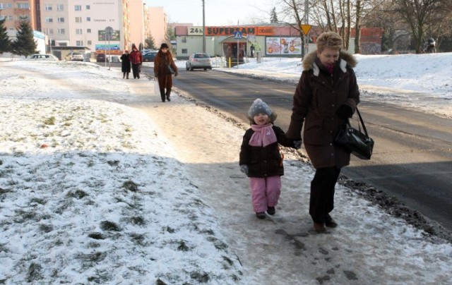 Odśnieżanie w Szczecinie. Lód na ul. Łuczniczej