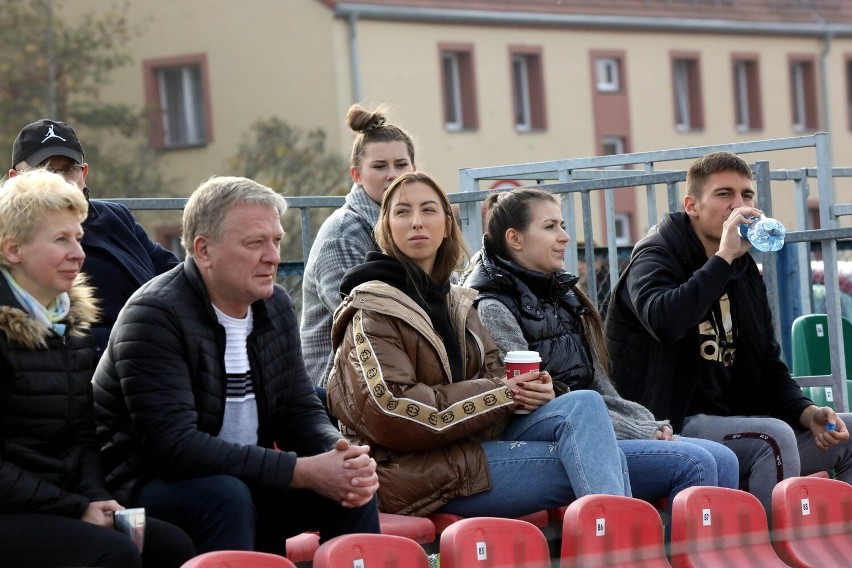 Mecze Miedzi II Legnica rozgrywane są na boisku przy ulicy Okrężnej