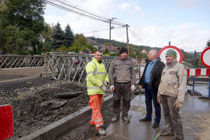 Chełmiec. Trwa budowa mostu przy ul. Marcinkowickiej. Planowane zakończenie prac to koniec października. Zobacz zdjęcia