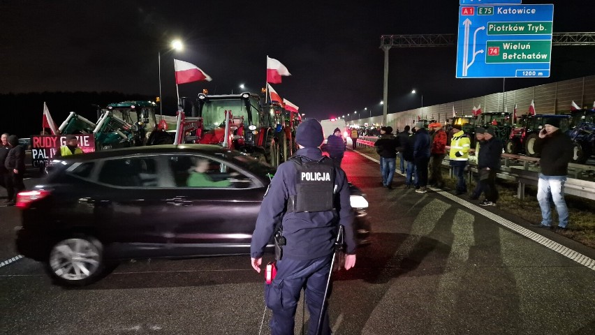 Nocny protest rolników na A1 pod Piotrkowem