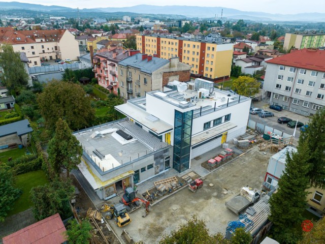 Aktualny stan prac budowlanych na placu budowy CKiK w Nowym Sączu