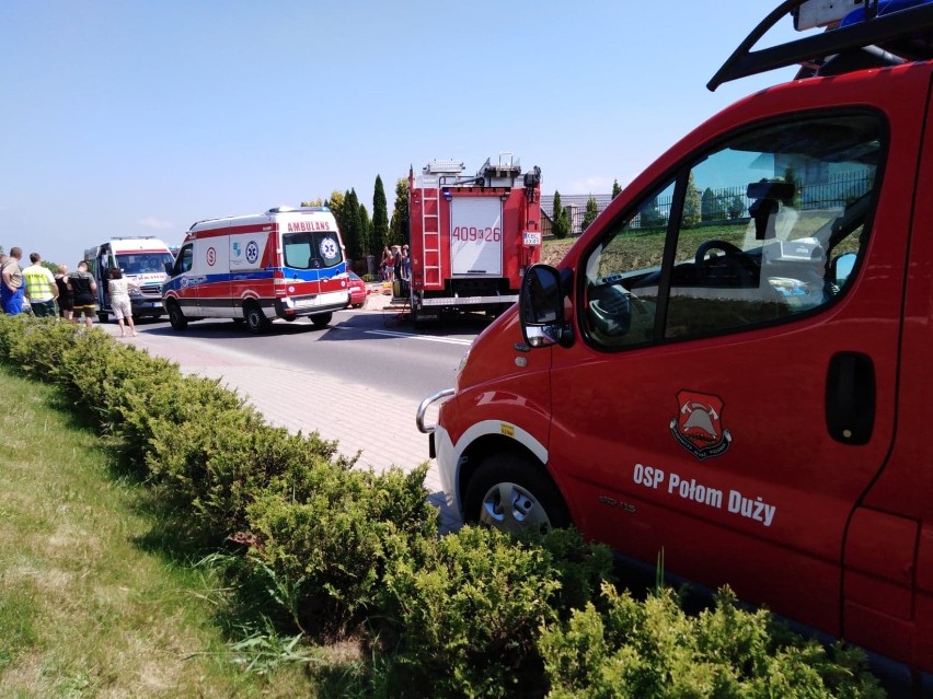 Połom Duży. Czołowe zderzenie, trzy osoby trafiły do szpitala, nie żyje 72-latka [ZDJĘCIA]