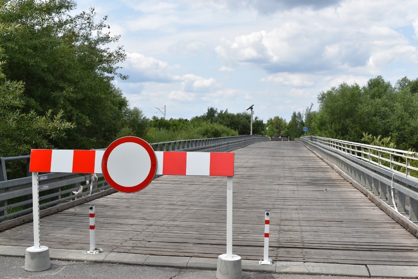 Drogi między stawami na Nazieleńcach wielu kierowców od...