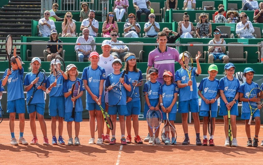 Święto tenisa w Gdyni. Turniej BNP Paribas Poland Open rozpoczęty pokazowym meczem Igi Świątek i Huberta Hurkacza 