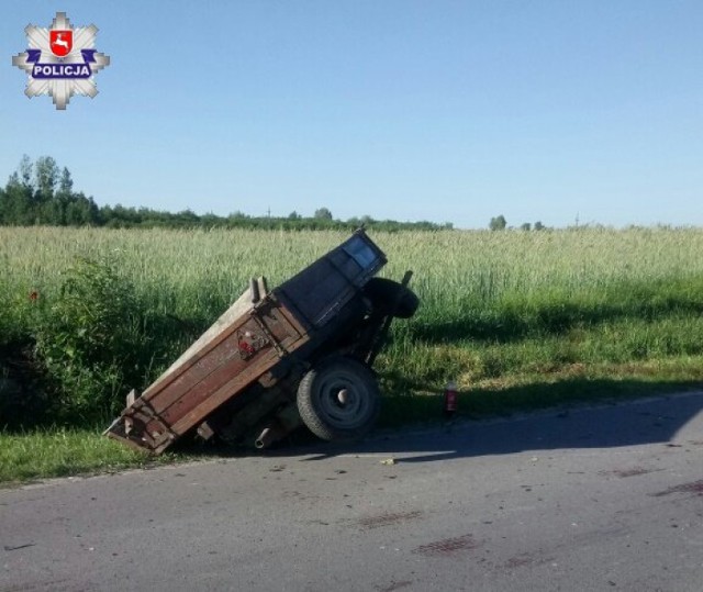 Pawłów. Wypadek z udziałem wozu, jedna osoba trafiła do szpitala