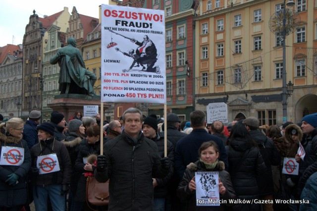 Protest w sprawie kursu franka szwajcarskiego na wrocławskim Rynku