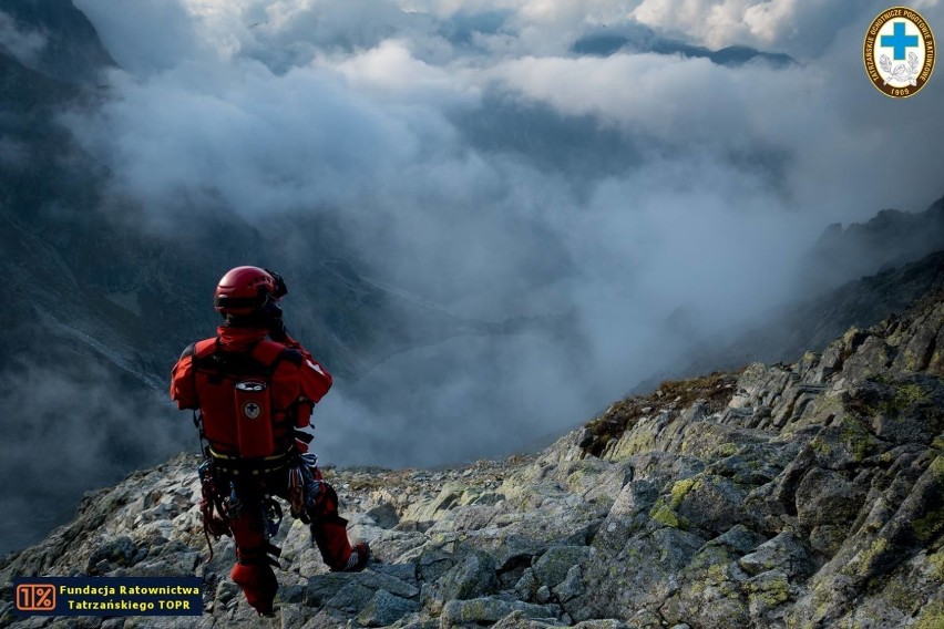 Tatry. Tak ratownicy TOPR ratowali turystę pod Rysami [ZDJĘCIA]