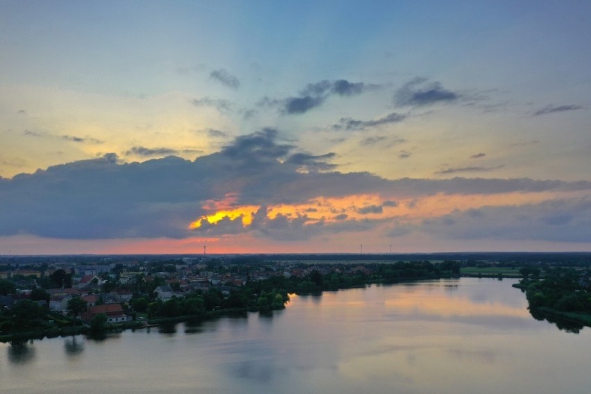 4 pory roku w powiecie obornickim. Panorama z lotu ptaka robi wrażenie [ZDJĘCIA]