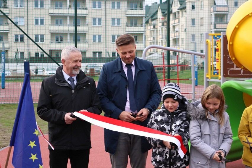 Nowa bieżnia i plac zabaw powstały przy Szkole Podstawowej 25 w Kielcach. Zobacz zdjęcia 