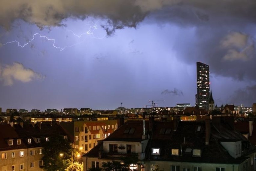 Uwaga! Jest nowe ostrzeżenie przed burzami z gradem we Wrocławiu. Przeczytajcie! 