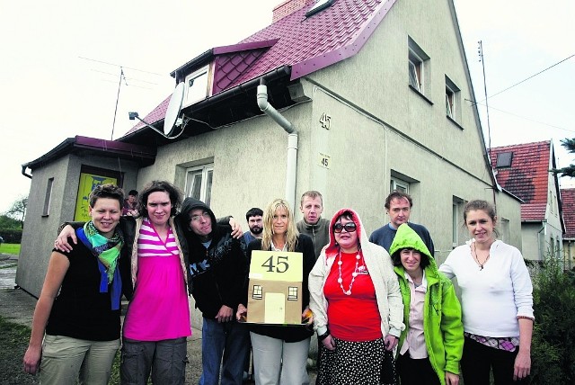 Mieszkańcy domu Fundacji FOSA sami ciężko pracowali, by doprowadzić go do porządku.