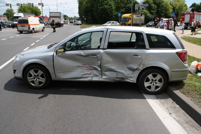 Dzieci ranne w wypadku w Olkuszu. Zderzyły się trzy samochody