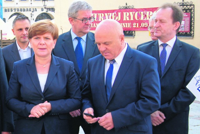 Edward Czesak (na zdj. w pierwszym rzędzie) uchodził za bliskiego współpracownika Beaty Szydło. Z kolei prof. Włodzimierz Bernacki (pierwszy z prawej) cieszy się zaufaniem prezesa Kaczyńskiego