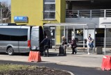 Tarnów. Autobusowy dworzec zamknięty. Odjazdy autobusów już tylko z dwóch nowych przystanków - przy Kochanowskiego i Do Huty [ZDJĘCIA]