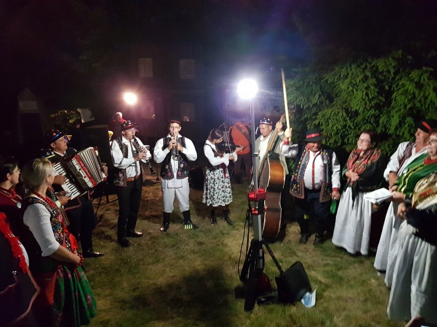 Odkryj Beskid Wyspowy. W nocnym marszu zmierzyli się z Ćwilinem [ZDJĘCIA]