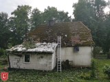 Połamane drzewa, zniszczone samochody i domy. To była trudny dzień dla strażaków w Koszalinie i regionie [zdjęcia]