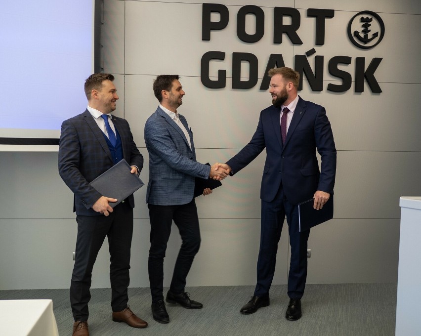 Dwa kolejne nabrzeża w Porcie Wewnętrznym Portu Gdańsk...