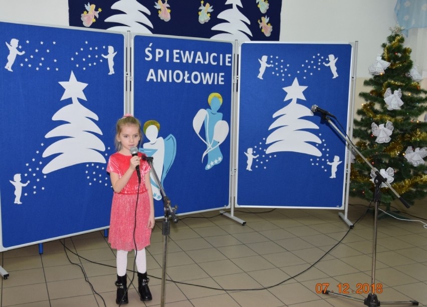 Dzieciaki z Radomic pięknie zaśpiewały kolędy i pastorałki na gminnym konkursie w Wichowie