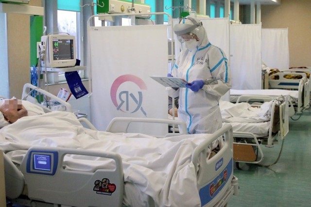 Wzrasta liczba zakażonych przebywających w szpitalach