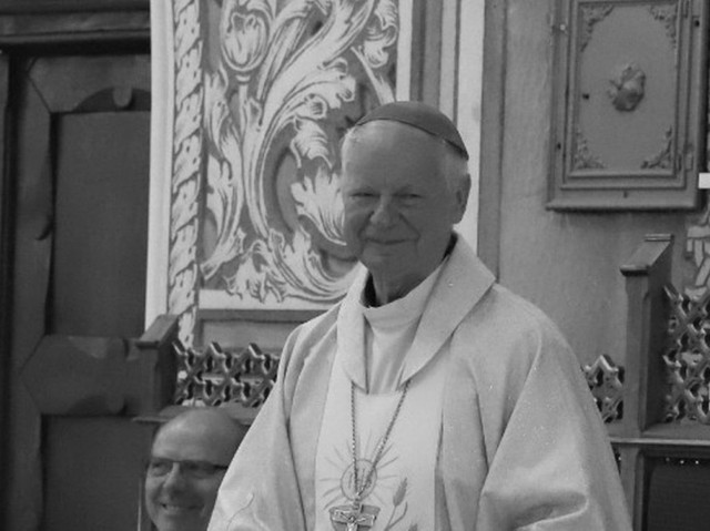 Adam Odzimek, emerytowany biskup pomocniczy Diecezji Radomskiej zmarł w niedzielę, 13 marca. Pogrzeb będzie w Radomiu.