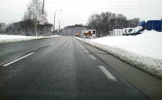 Lany Poniedziałek: śniegu dużo, na drogach warunki bardzo trudne