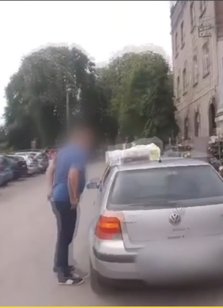 Policjant wąbrzeskiej drogówki złamał przepisy. Nagrał to nasz czytelnik [wideo]