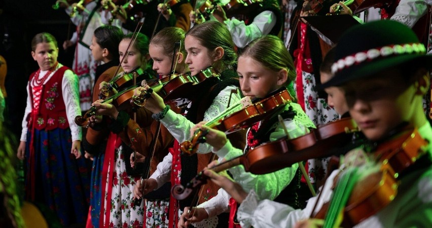 Mała Armia Janosika to kapela góralska. Zespół liczący 180...