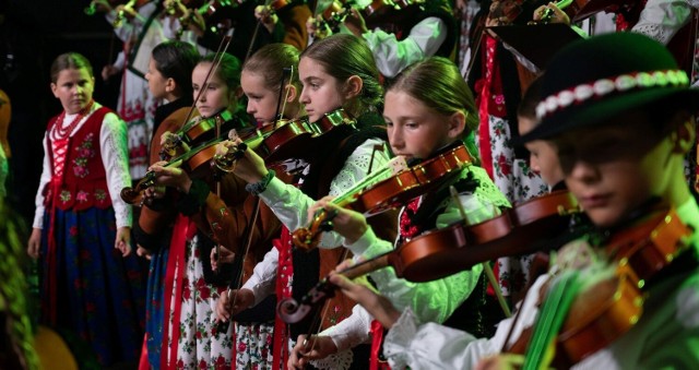 Mała Armia Janosika to kapela góralska. Zespół liczący 180 członków (w wieku od 2 do 69 lat) inspiruje się kulturą góralską, ale jednocześnie nawiązują do innych kultur, potrafią wyjść poza utarte schematy.