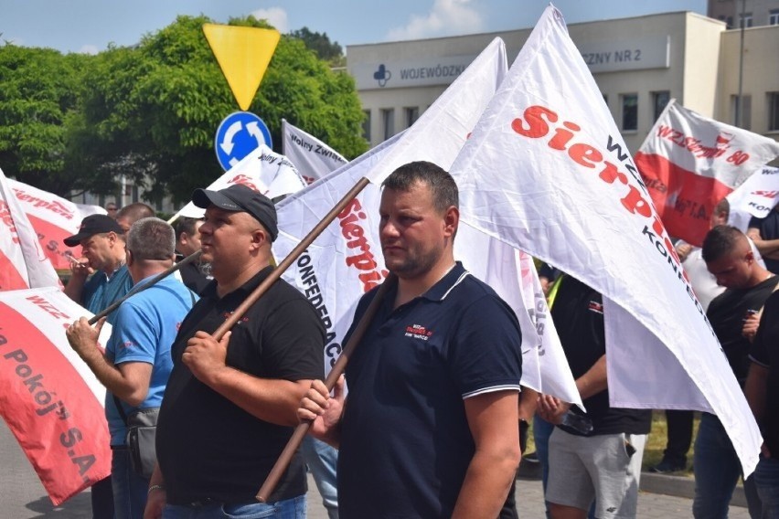 Związkowcy "Sierpnia 80" rozpoczęli protest pod siedzibą JSW...