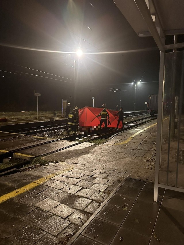 Tragedia w Czerniewicach. Pociąg śmiertelnie potrącił kobietę.