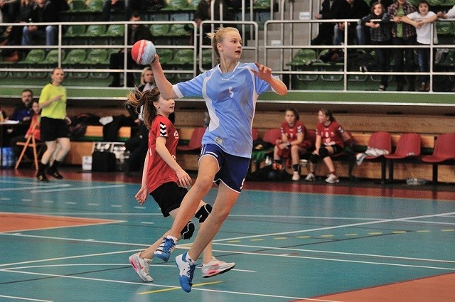 Turniej rozegrano w hali sportowej przy PG nr 1. Zagrały w nim cztery zespoły: SPR Lublin, Roxa Lublin, KMKS I i KMKS II.