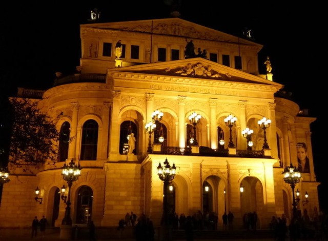 Stara Opera we Frankfurcie. W mieście odbywały się imprezy kulturalne, wystawy, koncerty związane z tematem światła. Fot.Isabella Degen