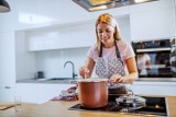 Jak zagęścić zupę? Polecamy 7 domowych sposobów, które zawsze działają. To nie tylko tradycyjna zasmażka 