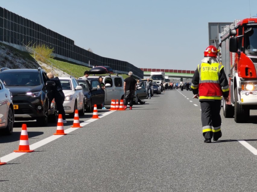 Wypadek na A4 pod Tarnowem. Karambol siedmiu samochodów [ZDJĘCIA]