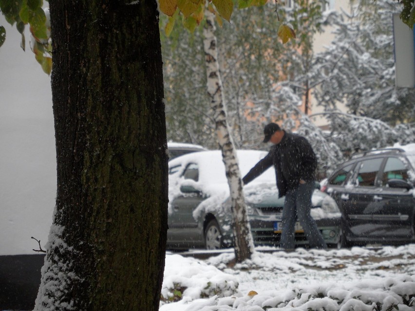 Parkingi Żory Śródmieście: nadal obowiązuje uchwała - nie płacimy, gdy parkingi toną w śniegu