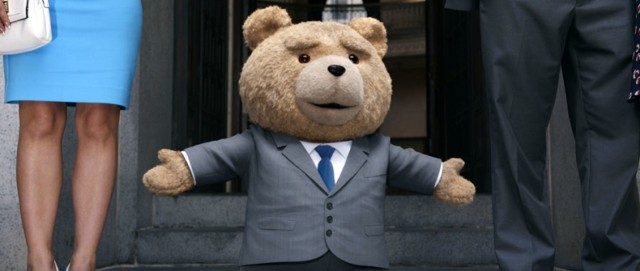 Ted 2 
reż. Seth MacFarlane
1 godz. 59 min

Druga część filmu o spersonifikowanej maskotce. Znajomość z Tym misiem, to same kłopoty!

Ted chce mieć z Tami Lynn dziecko. Aby uzyskać zgodę na opiekę nad malcem, miś musi przekonać sąd, że jest istotą żyjącą.