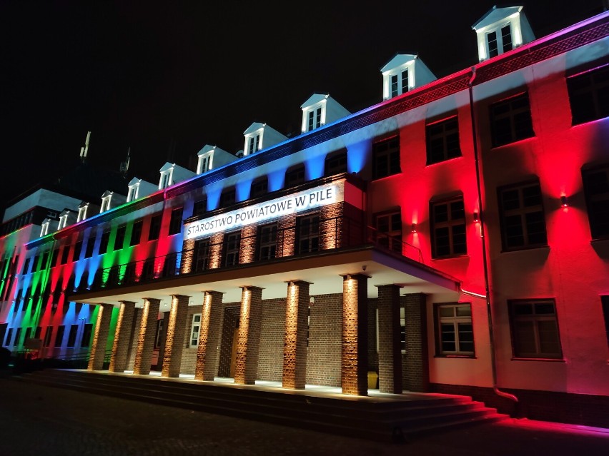 Iluminacja na wyremontowanym budynku Starostwa Powiatowego w...