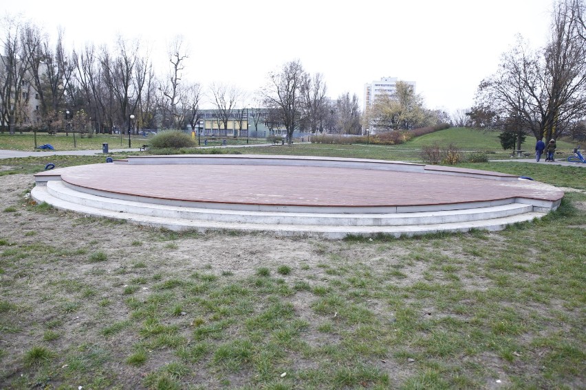 Remont parku Herberta na Bielanach stoi w miejscu. Rozgrzebany plac budowy zamiast efektownej rewitalizacji