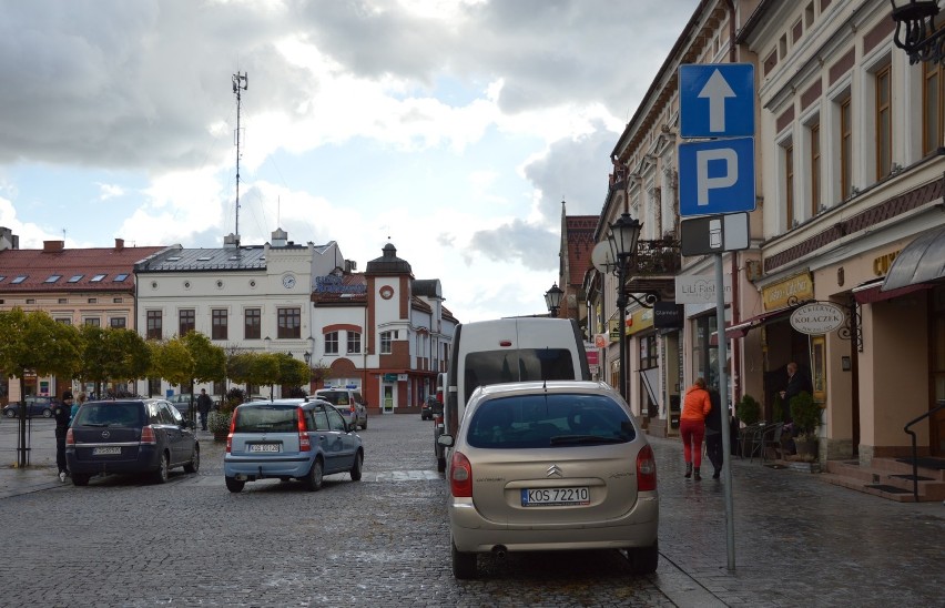 Namalują białe paski na oświęcimskim Rynku Głównym. Bo takie są przepisy 