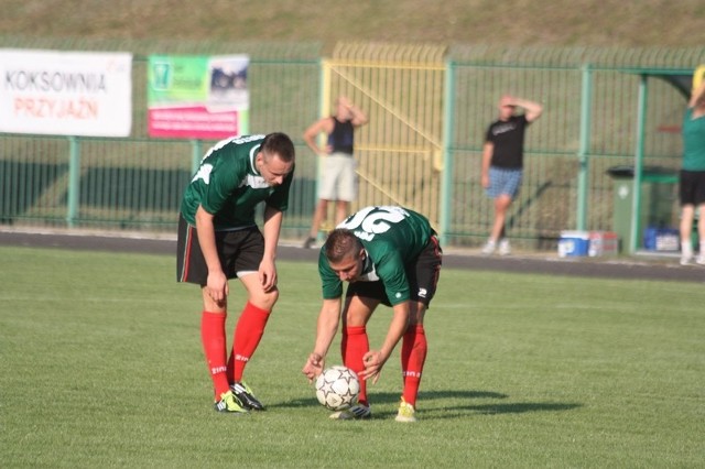 Sport Zawiercie: Dawid Karpiński (z prawej) zapewnił Warcie jeden punkt w Imielinie.