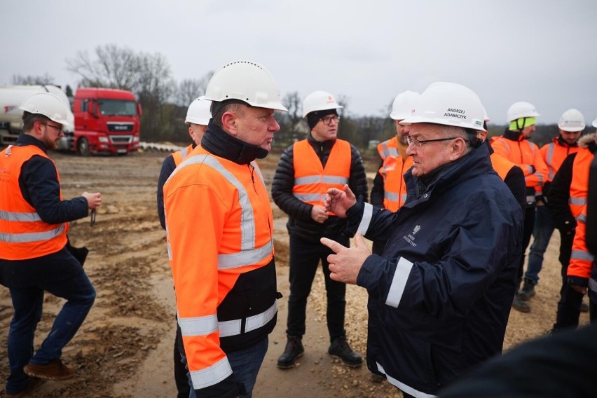 Minister infrastruktury Andrzej Adamczyk wizytował budowy...
