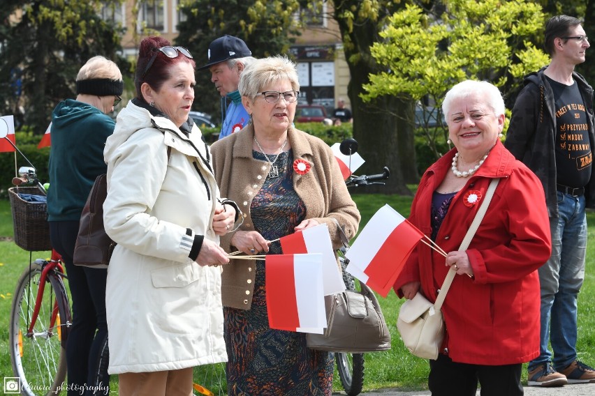 Dzień Flagi 2023 we Włocławku. Uroczysty korowód z flagą
