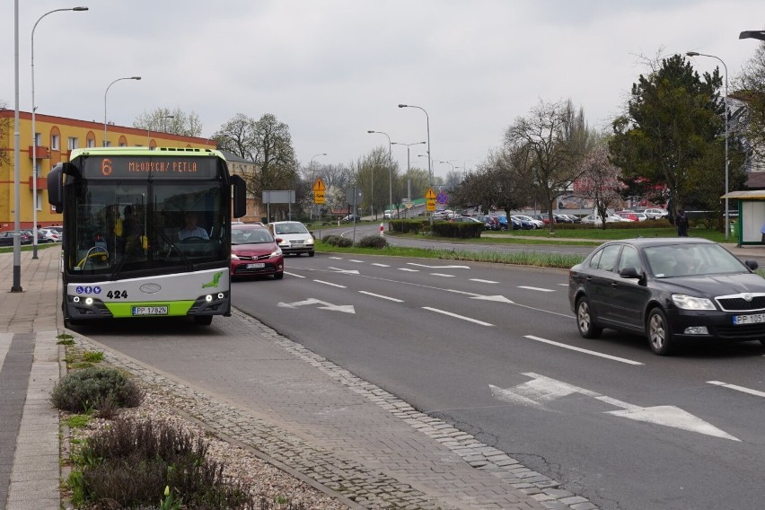 Nieczytelne napisy na autobusach. Dlaczego tak się stało i czy tak już pozostanie?