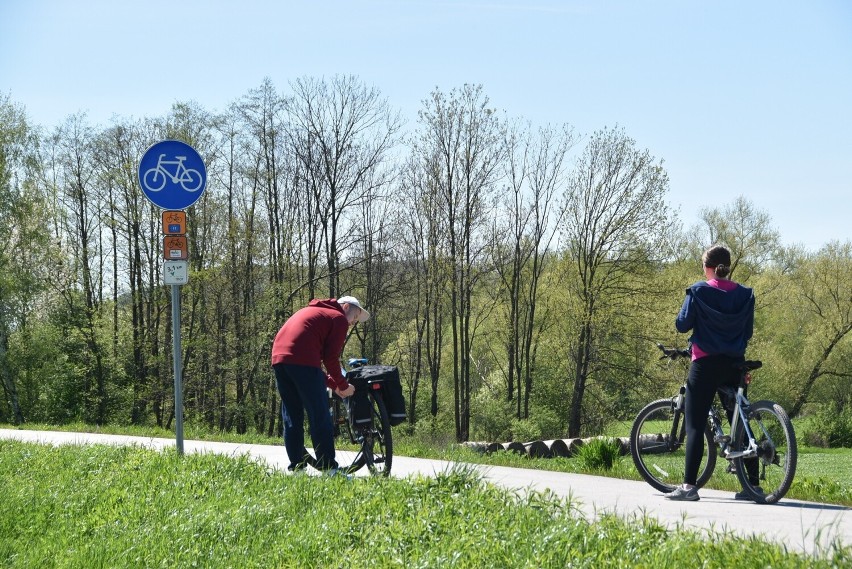 Jadąc Velo Dunajec od Czchowa dojedziemy w tym momencie...