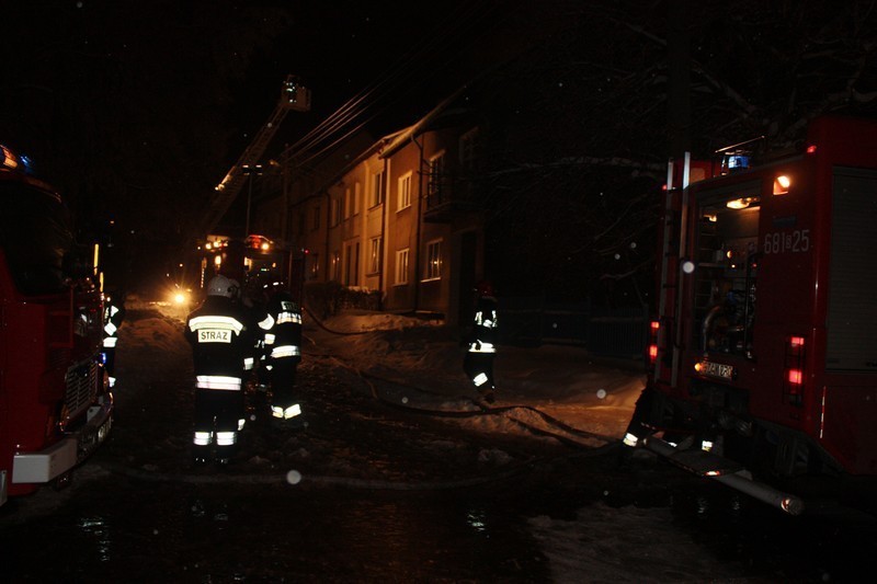 Pożar w Ogrodzieńcu: Spalił się dach budynku jednorodzinnego przy ulicy Piłsudskiego 10