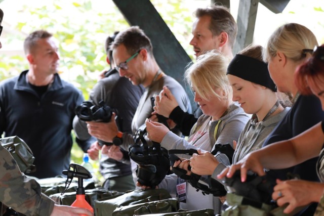 W wielogodzinnym szkoleniu w ramach akcji "Trenuj z wojskiem" w Cieszynie udział wzięło ponad 120 osób