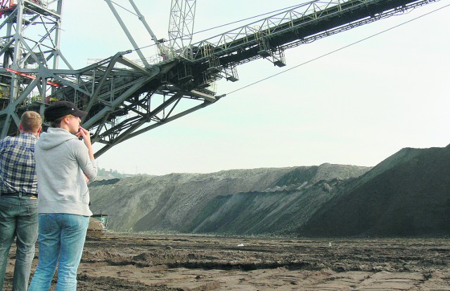 Bełchatowską kopalnię, także wkop, mogą odwiedzać m.in. wycieczki szkolne