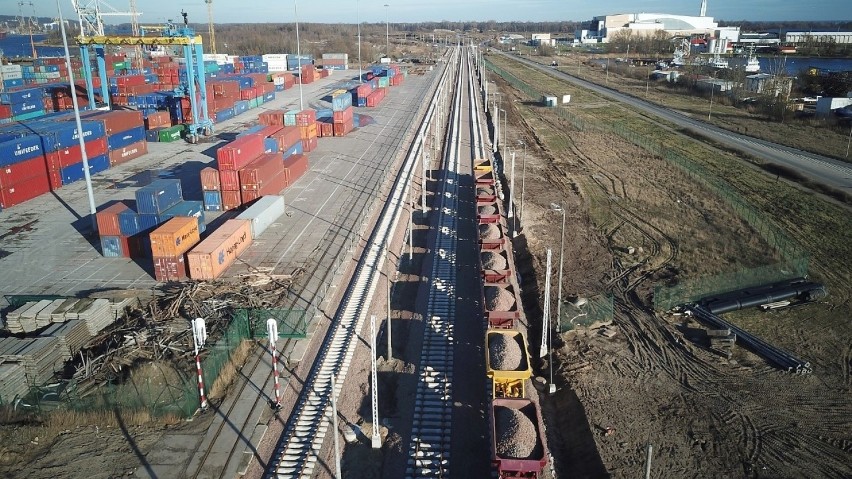 W szczecińskim porcie powstaje nowa linia kolejowa 