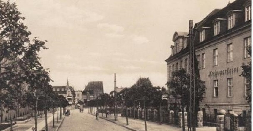 Po prawej stronie miastecka Kreissparkasse - 1929 r.